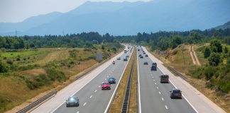 Autocestama se zbog jakog vjetra vozi sporije
