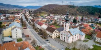 Otočac: besplatna radionica sviranja dangubice privukla brojne polaznike