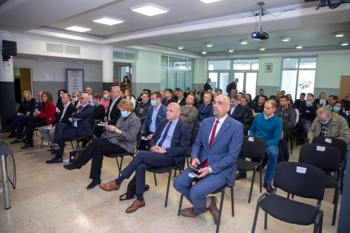 56C66E95-00BB-4EC9-8721-DBECBE2C569E