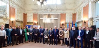 Ministar Butković u Rijeci dodijelio ugovore za luke i lučice u PGŽ, Istarskoj i Ličko-senjskoj županiji vrijedne 47 milijuna kuna