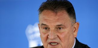 Žalosno je to što se s Čačićem događa