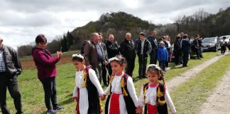 Manifestacija „Pričom, pjesmom i plesom kroz naselja naše Like“ oduševila publiku