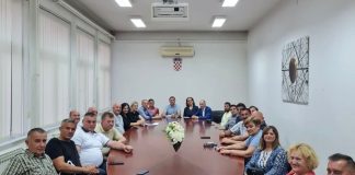 Članovi HDZ-a Gospića aktivno sudjelovali u humanitarnoj akciji za Ukrajinu, Pajo Brkljačić ulazi u gradsko vijeće Gospića