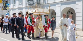 Tijelovska procesija prošla ulicama Gospića