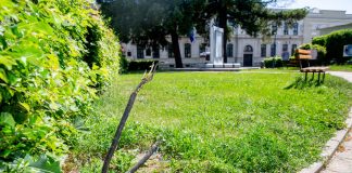 „Umjetnička instalacija“ u centru Gospića