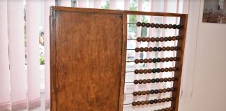 Staro računalo kao podsjetnik kako se nekada učila matematika