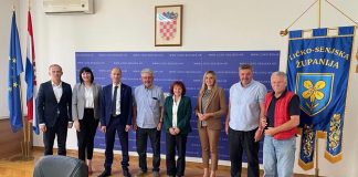 U Ličko-senjskoj županiji sastanak s ravnateljima osnovnih i srednjih škola, Udruga Vila Velebita iz Zagreba donirala knjige svim školama