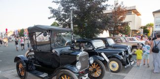 Oldtajmer susret uspješno započeo na glavnom trgu u Gospiću