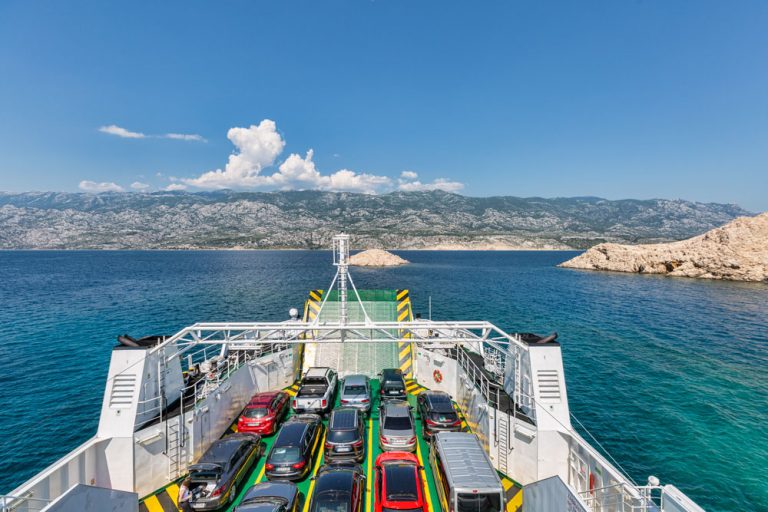 HAK: Pojačan promet na prilazima turističkim središtima i trajektnim lukama