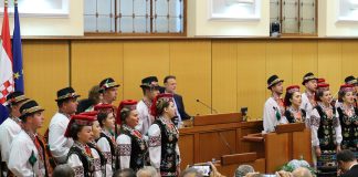 Ukrajinski ansambl koji je proteklih dana boravio u Lici danas nastupio u Hrvatskom saboru