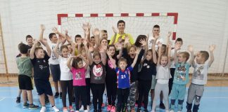 U školi rukometa u Otočcu više od 50 dječaka i djevojčica