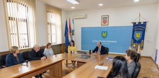 Župan Petry potpisao Ugovore za potporu rada Društva slijepih i Udrugom „Pčelice“ roditelja djece s poteškoćama u razvoju