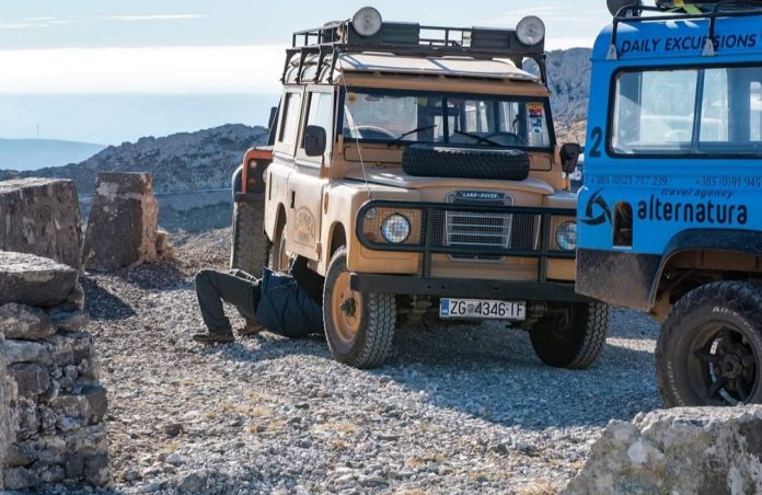 25. 11. Land Rover, Lika (2)