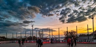 Karlobag je sinoć bio u mislima sa žrtvama Vukovara i Škabrnje