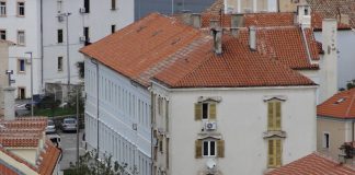 Senjskim srednjoškolcima upisanim u 1. razred Srednje škole P. Rittera Vitezovića isplaćene pomoći za nabavu obrazovnih materijala