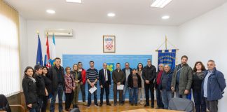 Župan Petry potpisao Ugovore županijske potpore za uzgoj i držanje uzgojno-valjanih junica