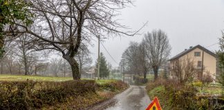 Zatvorene prometnice u Gospiću zbog porasta vodostaja rijeka