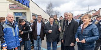 HDZ opet okupio mnoštvo na Gradskoj tržnici u Gospiću