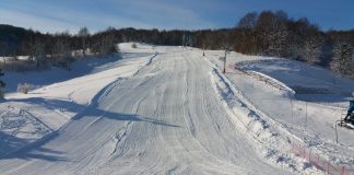 Ličani i Dalmatinci pohrlili na snijeg