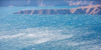 HAK: Zbog olujnog vjetra ograničenja i zabrane, teškoće i u pomorskom prometu