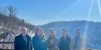 Državna tajnica Josić na Plitvicama se sastala sa županom Petryjem i predstavila projekt e-Dječje kartice