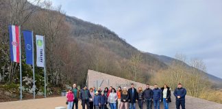 Ukrajinci danas u Cerovačkim špiljama