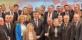 Premijer Plenković i ukrajinski veleposlanik Kirilič s utemeljiteljima HDZ-a: ‘Uvijek pobjeđuje onaj tko brani svoju kuću’