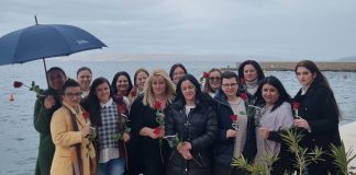 Zajednica žena HDZ-a Katarina Zrinski Općine Karlobag darivala sumještanke ružama