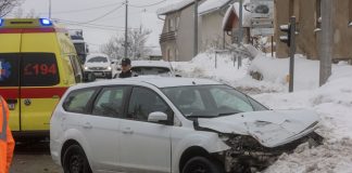 U Gospiću se sudarila dva automobila