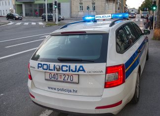 Policija tijekom kontrole zatekla dvojicu muškaraca s marihuanom