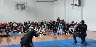 Policija u ličkim školama educirala učenike o programima obrazovanja za policajce