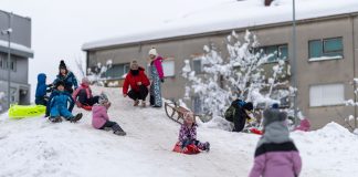 Pripremite sanke i toplu odjeću: umjetno sanjkalište otvoreno na Trgu Stjepana Radića