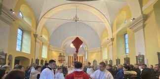 Cvjetnica u Gospiću: Sveta misa i koncert Akademskog muškog zbora FER-a u Katedrali Navještenja BDM