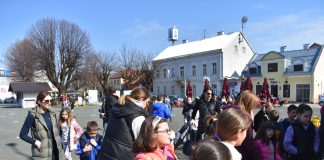 Izvrsno uspio Uskrsni sajam udruga Društva “Naša djeca” grada Gospića i Udruge roditelja djece s teškoćama u razvoju “Pčelice”