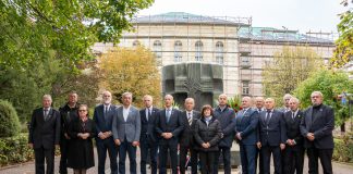 Vodstvo Hrvatskog generalskog zbora posjetilo Gospić, odali počast herojima Domovinskog rata i uručili Zahvalnicu županu Petryju