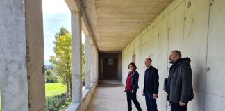 Župan Petry u pratnji načelnika Kovača i ravnateljice Aračić obišao radove na dogradnji Osnovne škole u Korenici