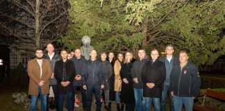 Gospić: Članovi HDZ-a poklonili se žrtvama Vukovara i Škabrnje