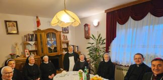 Biskup Medo posjetio časne sestre u Otočcu