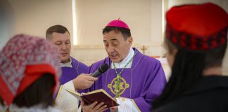 Gospićko-senjski biskup Medo pozvao na molitvu za papu Franju