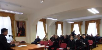 Biskup Medo sa svećenicima na Predbožićnom susretu u Gospiću