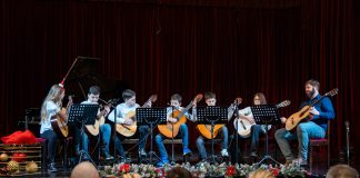 Učenici Osnovne glazbene škole pri OŠ dr. Jure Turića oduševili božićnim koncertom