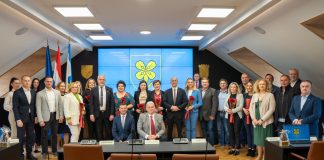 Župan Petry u novouređenoj Vijećnici dodijelio Zahvalnice članovima Županijske skupštine