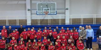 Županija i Zajednica sportova donirali trenirke za najmlađe uzraste Košarkaškog kluba Otočac