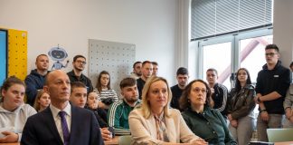 Ličko-senjska županija ulaže u znanje: maturantima dodijeljeni vaučeri za dodatno obrazovanje