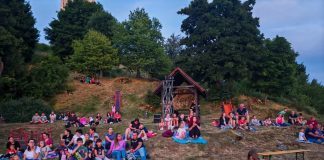 Otvoreno kino u Brinju okupilo sve generacije