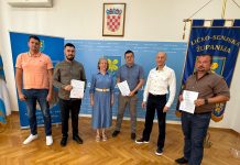 Potpisan ugovor za uređenje igrališta Osnovne škole Kralja Tomislava u Udbini