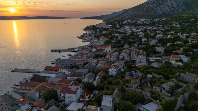 Kolovoz u Karlobagu donosi pregršt glazbe, tradicije i odlične atmosfere uz more