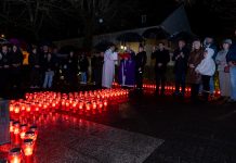 Gospić u molitvi i svjetlu svijeća odao počast Vukovaru i Škabrnji