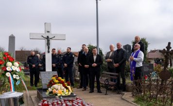 Otočac u tišini Svih svetih odao počast preminulima