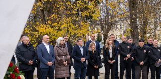Dan sjećanja obilježen u Otočcu uz svijeće, vijence i zajedničku molitvu